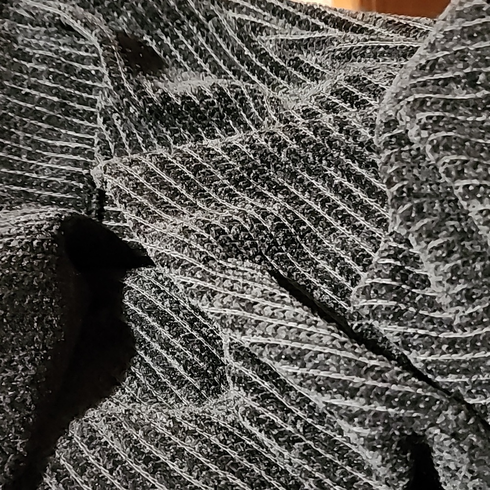 Black and Red Ling Sleeve Top - Picture 8 of 9